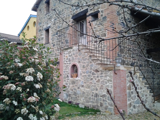 Petite maison d'hôtes en Coteaux du Lyonnais, 69210 Savigny (Rhône) 20130410