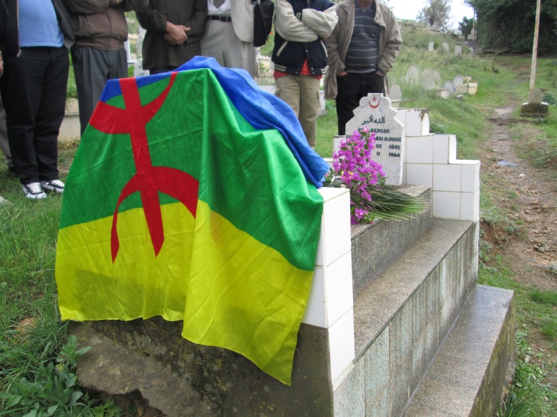 Recueillement devant la tombe de Rahmani Slimane le jeudi 14 novembre 2013 à 10 h Img_1810