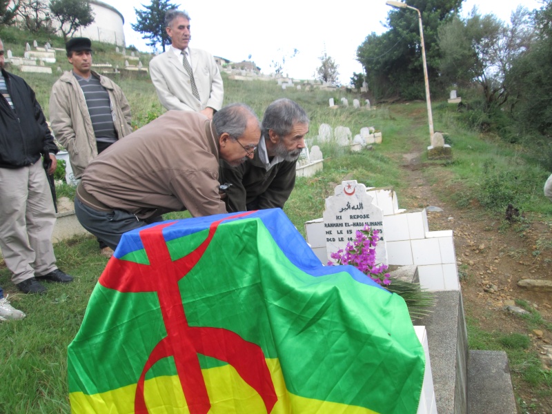 Recueillement devant la tombe de Rahmani Slimane le jeudi 14 novembre 2013 à 10 h Img_1811
