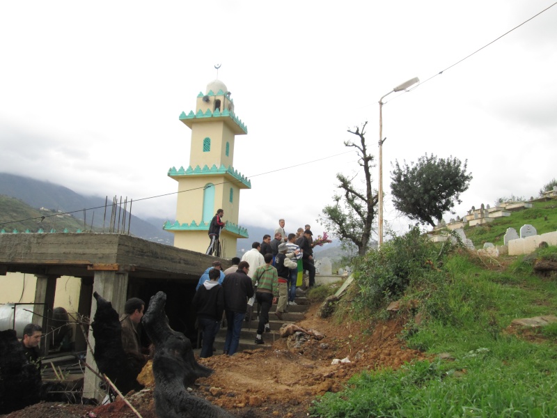 Recueillement devant la tombe de Rahmani Slimane le jeudi 14 novembre 2013 à 10 h Img_1816