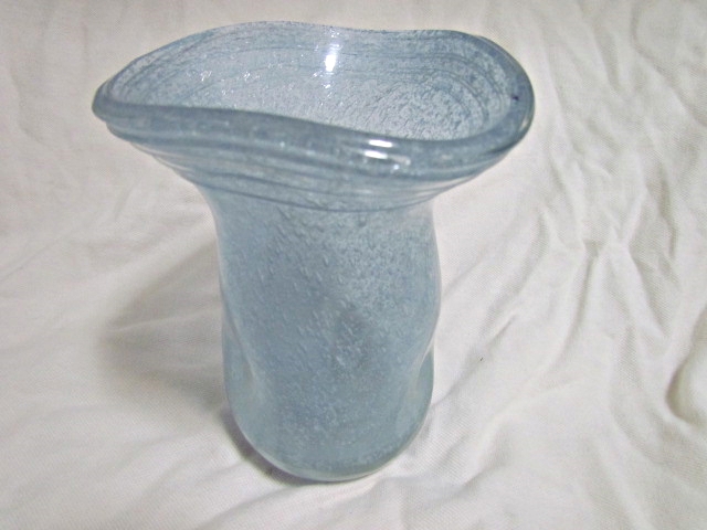 Pulegoso Neodymium Glass Vase Img_3112