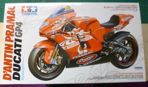 TAMIYA D'ANTIN PRAMAC DUCATI GP4 襲っ 1/12