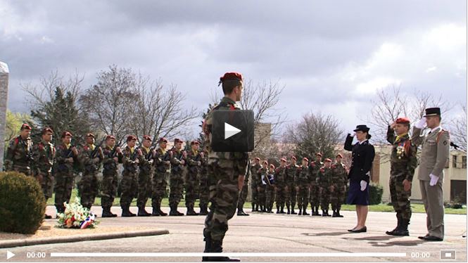 Le 1er RCP rend hommage au caporal chef Cédric Charenton 00_hom10
