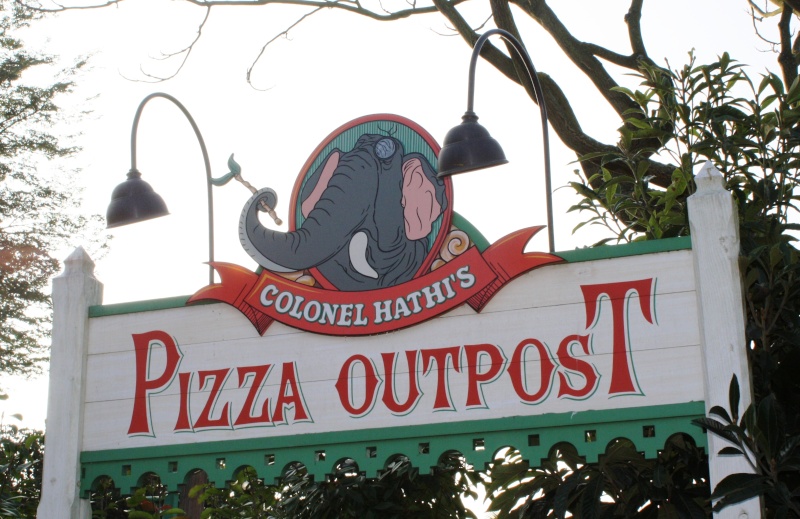 Colonel Hathi' Pizza Outpost (Disneyland Parc)  Img_1210