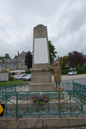 Monument aux morts de Gentioux- Pigerolles ( Creuse) Dsc01322