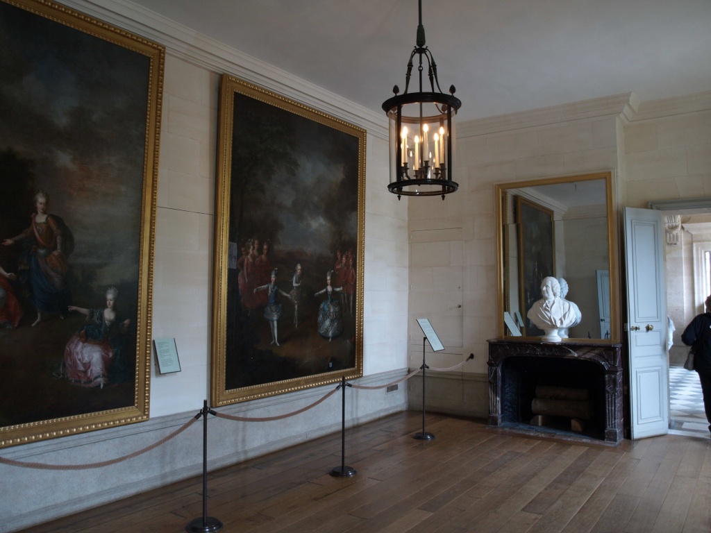 La visite du Petit Trianon: La salle des gardes 14_oct14