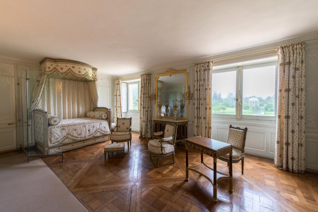 Trianon - La visite du Petit Trianon: La chambre de la Reine Petit123