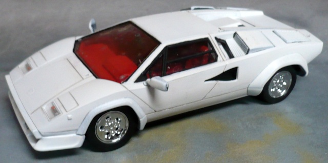 Lamborghini Countach 5000 Quattrovalvole, 1:24 (Italerie von 1983?) P1080148