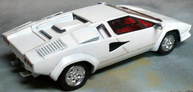 Lamborghini Countach 5000 Quattrovalvole, 1:24 (Italerie von 1983?) P1080149