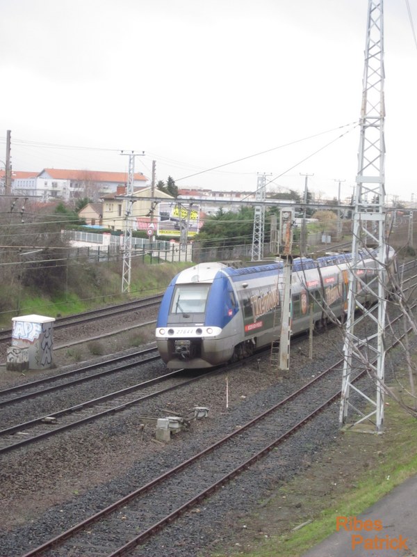 Photos et vidéos de la ligne Bordeaux - Toulouse - Narbonne - Sète (Fil 3) - Page 3 Fronto10