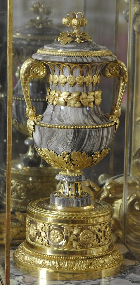 Collection de Marie-Antoinette d'objets et meubles en bois pétrifié Cha_1610