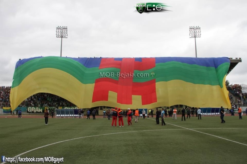 Bgayet (Bejaia) , mardi 13 mai 2014, le plus grand drapeau Amaziɣ jamais déployé 1285