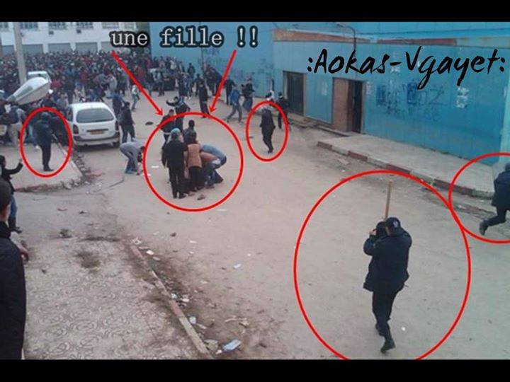 echauffourées entre lycéens et policiers le 26 fevrier 2014 à BEJAIA  156