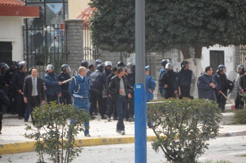 echauffourées entre lycéens et policiers le 26 fevrier 2014 à BEJAIA  172