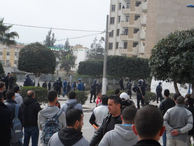 echauffourées entre lycéens et policiers le 26 fevrier 2014 à BEJAIA  175