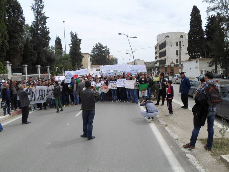 Mouvement "barakat" : Photos du SIT IN du 02 Avril 2014 à Béjaia 17947119