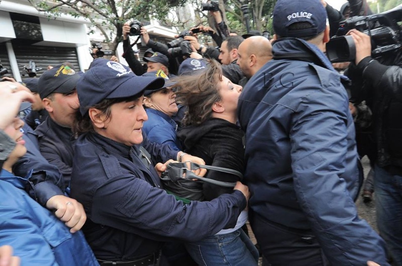 Représailles lors du rassemblement contre le 4ème mandat qui s'est tenu aujourd'hui le 01/03/14 à Alger (place Audin) 190