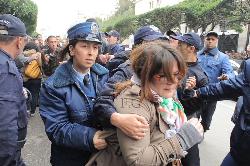 Représailles lors du rassemblement contre le 4ème mandat qui s'est tenu aujourd'hui le 01/03/14 à Alger (place Audin) 195