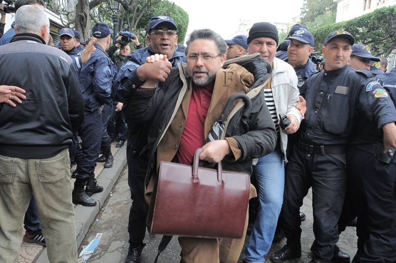 Représailles lors du rassemblement contre le 4ème mandat qui s'est tenu aujourd'hui le 01/03/14 à Alger (place Audin) 196