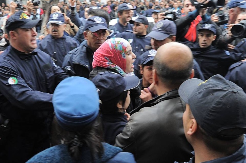 Représailles lors du rassemblement contre le 4ème mandat qui s'est tenu aujourd'hui le 01/03/14 à Alger (place Audin) 197