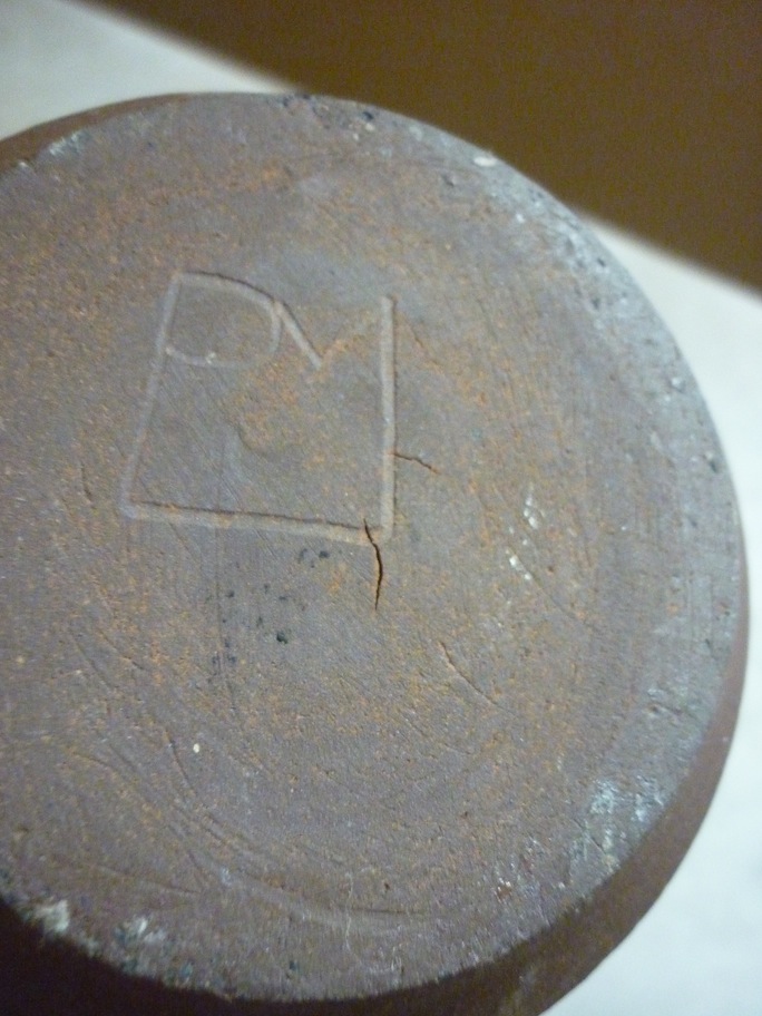 Gobelet en poterie signé logo incisé PM dans un carré pour Pierre et Maïté Walter Plounéour-Menez P1140312