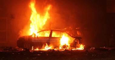 مستوطنون يهود يحرقون سيارتين ويرسمون نجمة داوود على مسجد S1201210