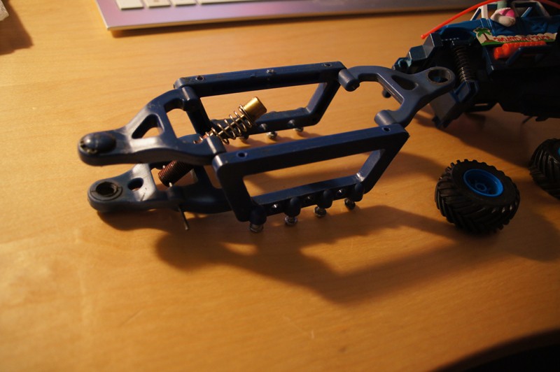 Barres anti wheeling Revo/E-Revo autre que Traxxas Traina11