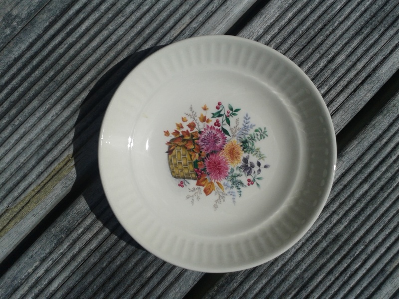 Are these two little dishes Crown Lynn?  Yes but not the 8043 Fluted Jam Dish. 21910