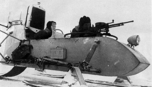 Soviet Aerosan RF-8 / GAZ-98 [ Trumpeter ] et skieurs allemands [Dragon] (Diorama terminé) The-us10