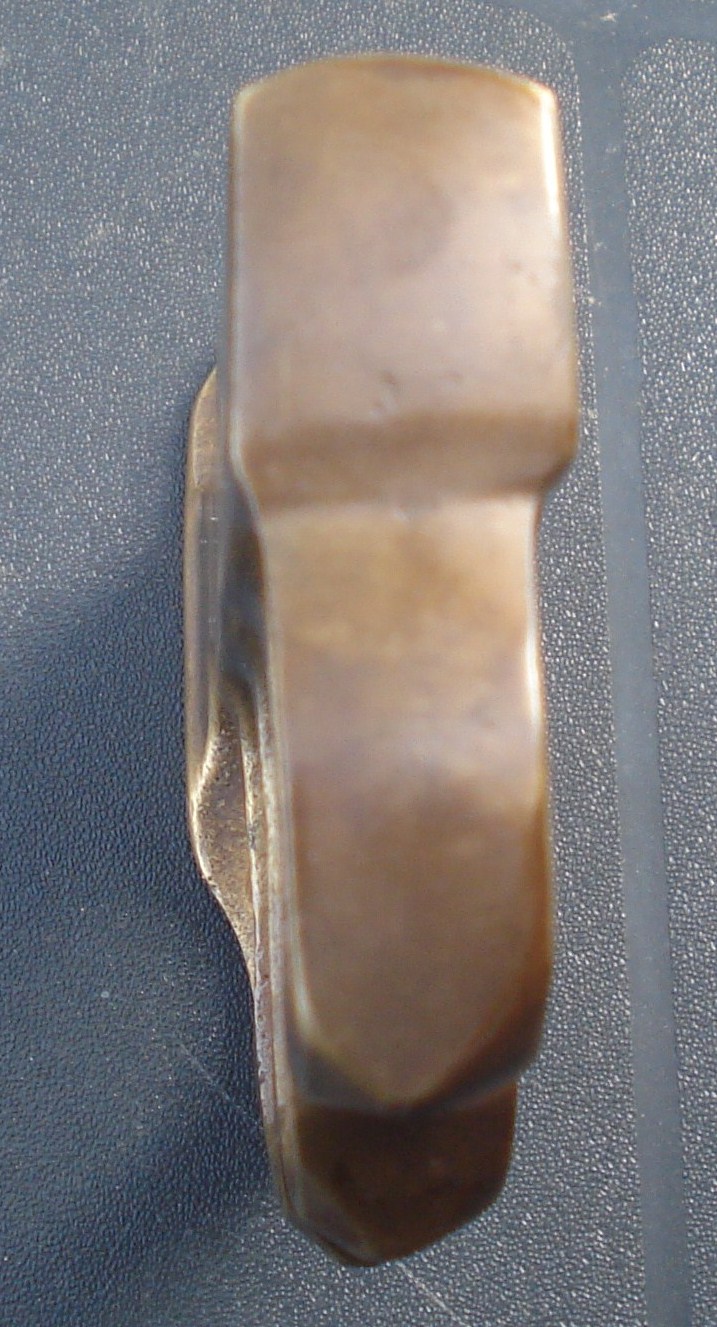 " Poignée - Poing Américain " Trench Knife Modèle 1918 . Dsc00812