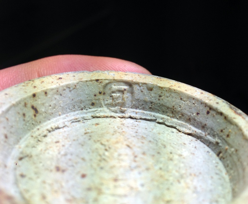 M mark on David Leach, Lowerdown bottle vase  Lowerd11