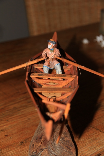Ruderer im Wikingerbeiboot Rudere19