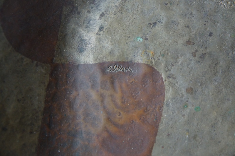 [résolu] Plat en cuivre signé du dinandier Georges Glaser Dsc04212