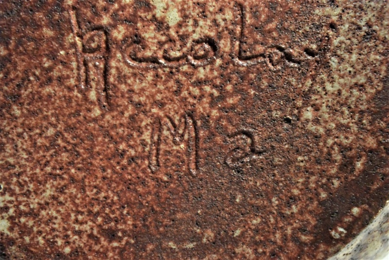 céramique d'accolay signé à la croix et monogramme M a Dsc_2839