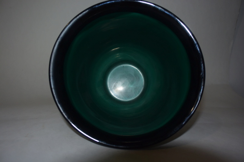 Vase décor  sur fond vert indien griffonné  Dsc_7930