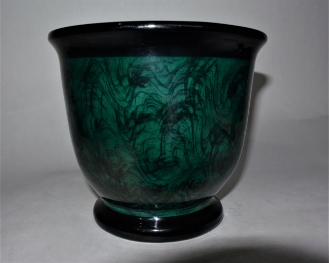 Vase décor  sur fond vert indien griffonné  Dsc_8010