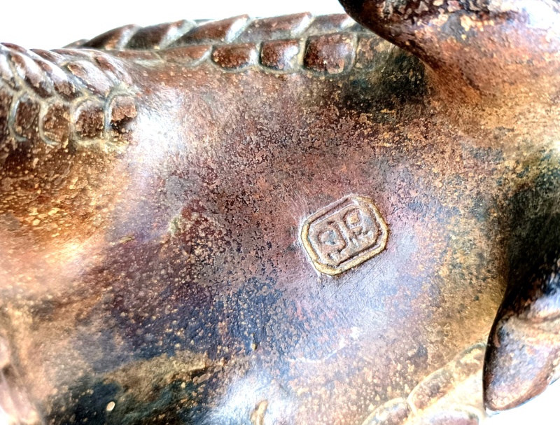 Copie d'une cruche à vin Shang en bronze forme de hibou Img_2118