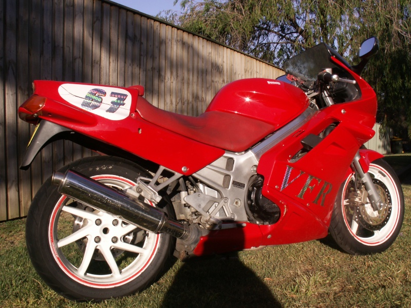 '91 VFR 750 for sale.   00310