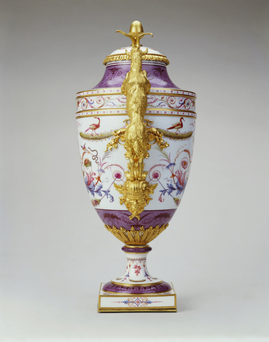 Les services en porcelaine de Sèvres de Louis XVI 16970211