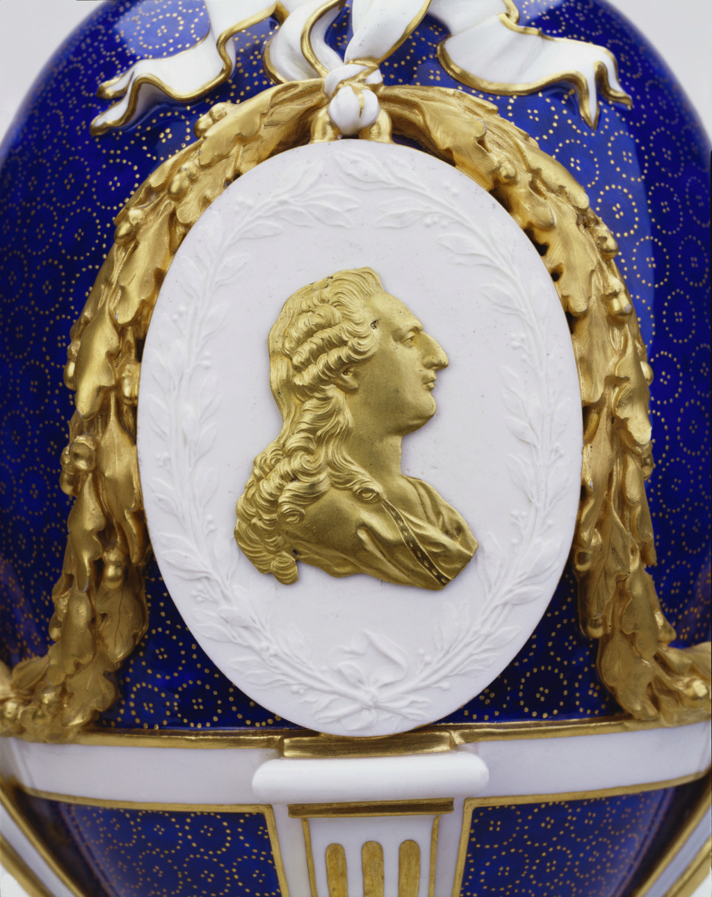 Les vases "oeuf" en porcelaine de Sèvres du XVIIIe siècle 18648710