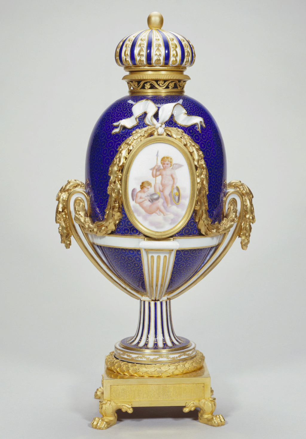 Les vases "oeuf" en porcelaine de Sèvres du XVIIIe siècle 18662810