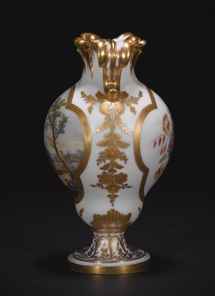 Le premier vase en porcelaine de Sèvres acheté par Marie-Antoinette en 1774 192l1812