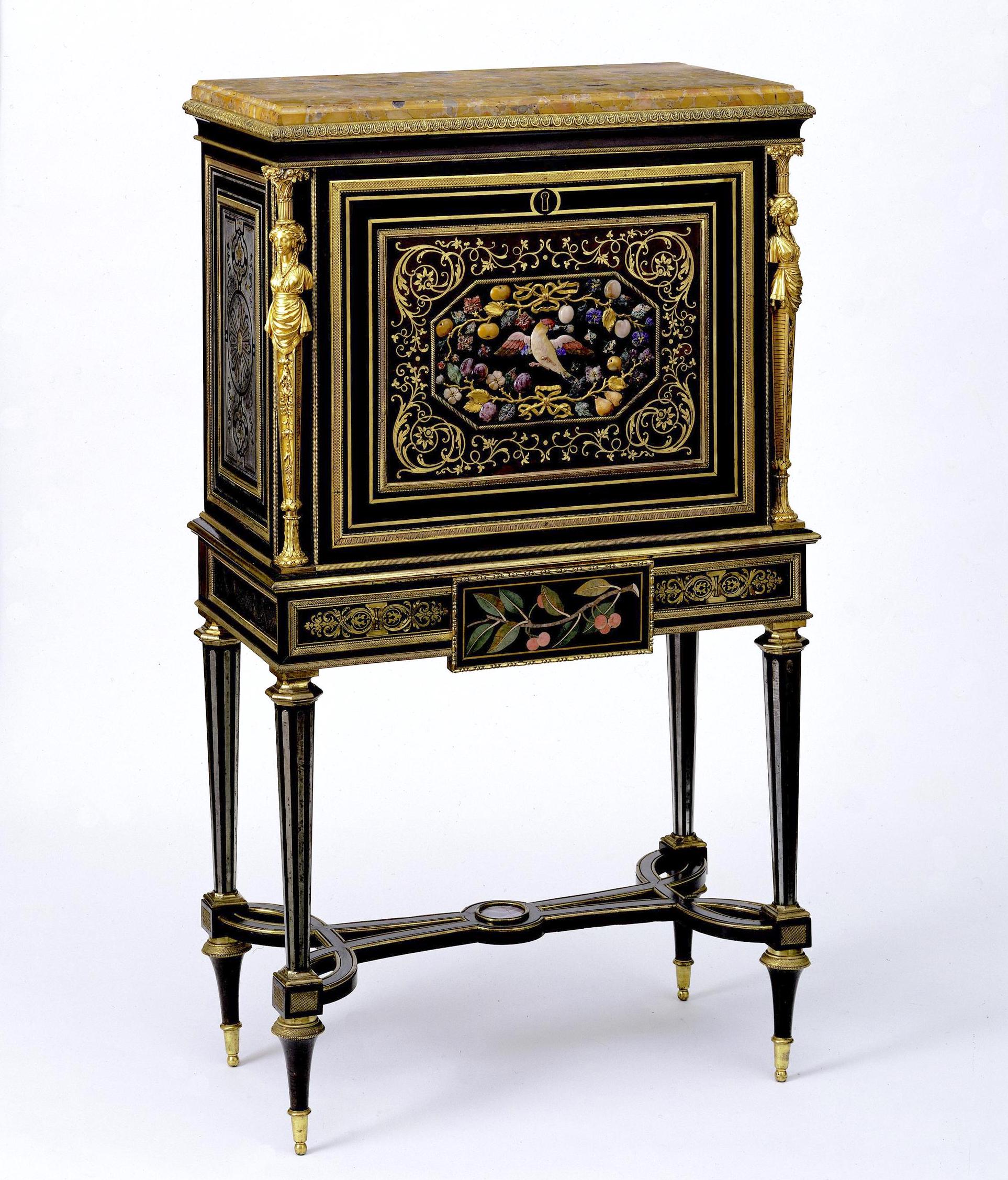 Mobilier du XVIIIe siècle à décors de panneaux de mosaïques de pierres dures (pietra dura), par Adam Weisweiler et Martin Carlin 2006al11