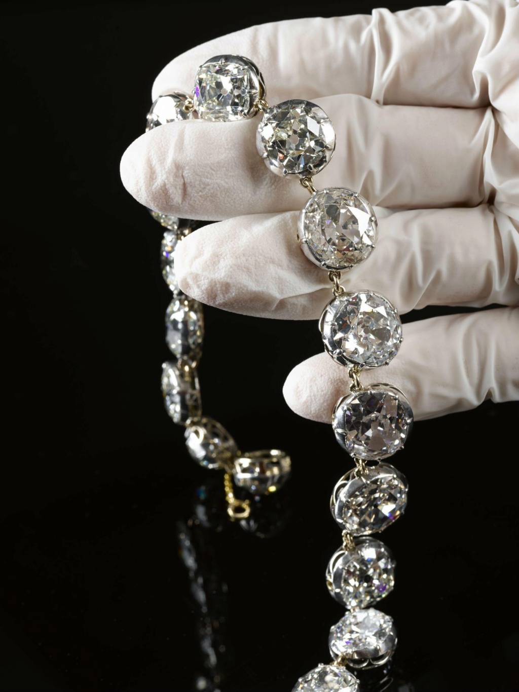 Les colliers Sutherland. Des perles et diamants de Marie-Antoinette ont-ils été confiés à Lady Sutherland ? 2022nh12