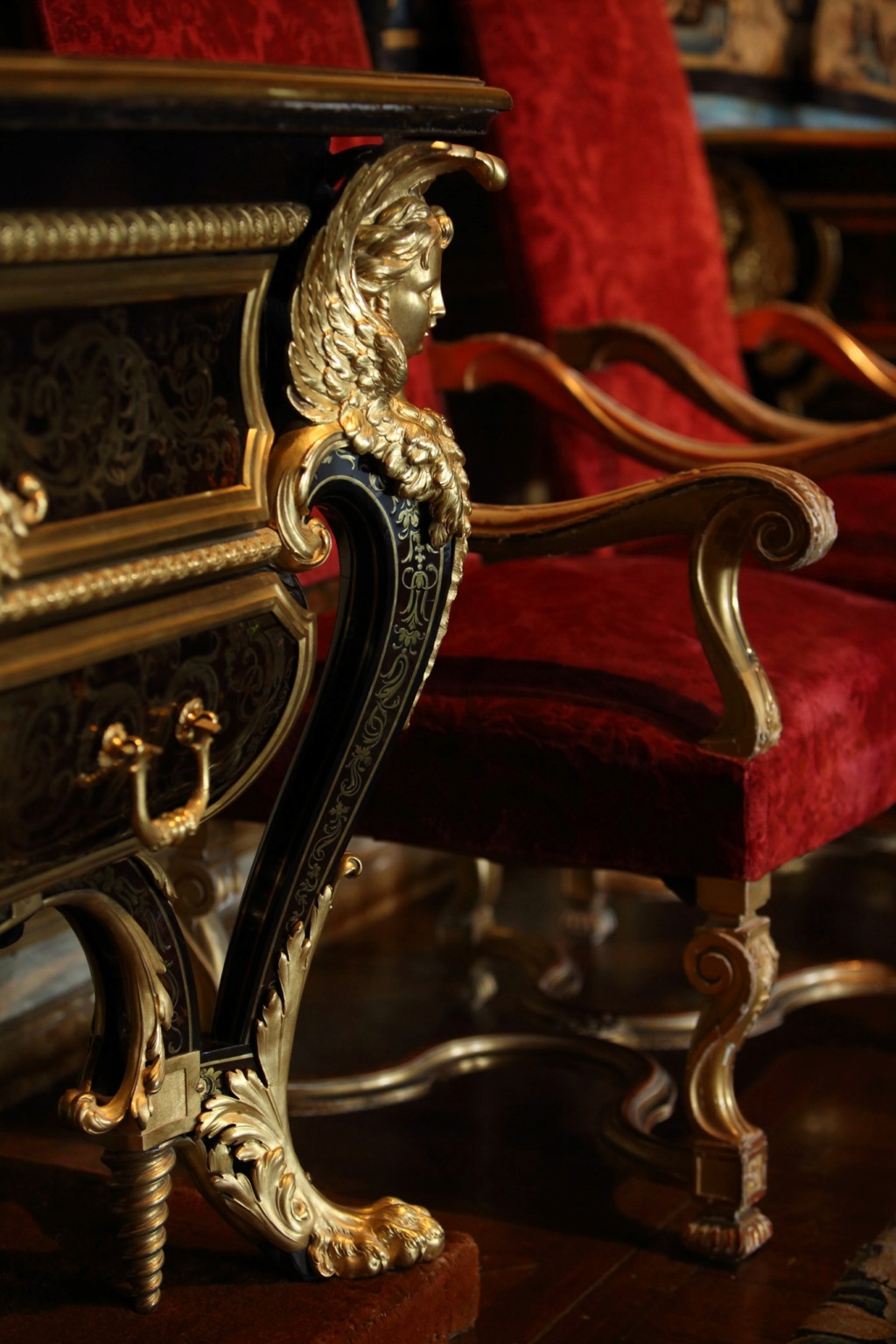 Le mobilier et le renouveau du « style Boulle » dans les années 1770-1780 : Etienne Levasseur et Adam Weisweiler 25254310