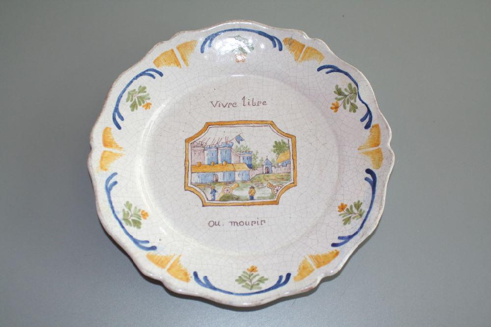 La faïence et les assiettes révolutionnaires 2d935410