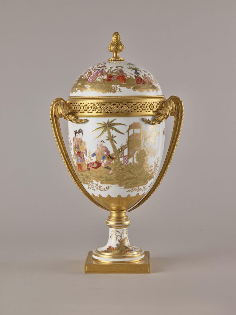 vases oeufs - Les vases "oeuf" en porcelaine de Sèvres du XVIIIe siècle 38728711