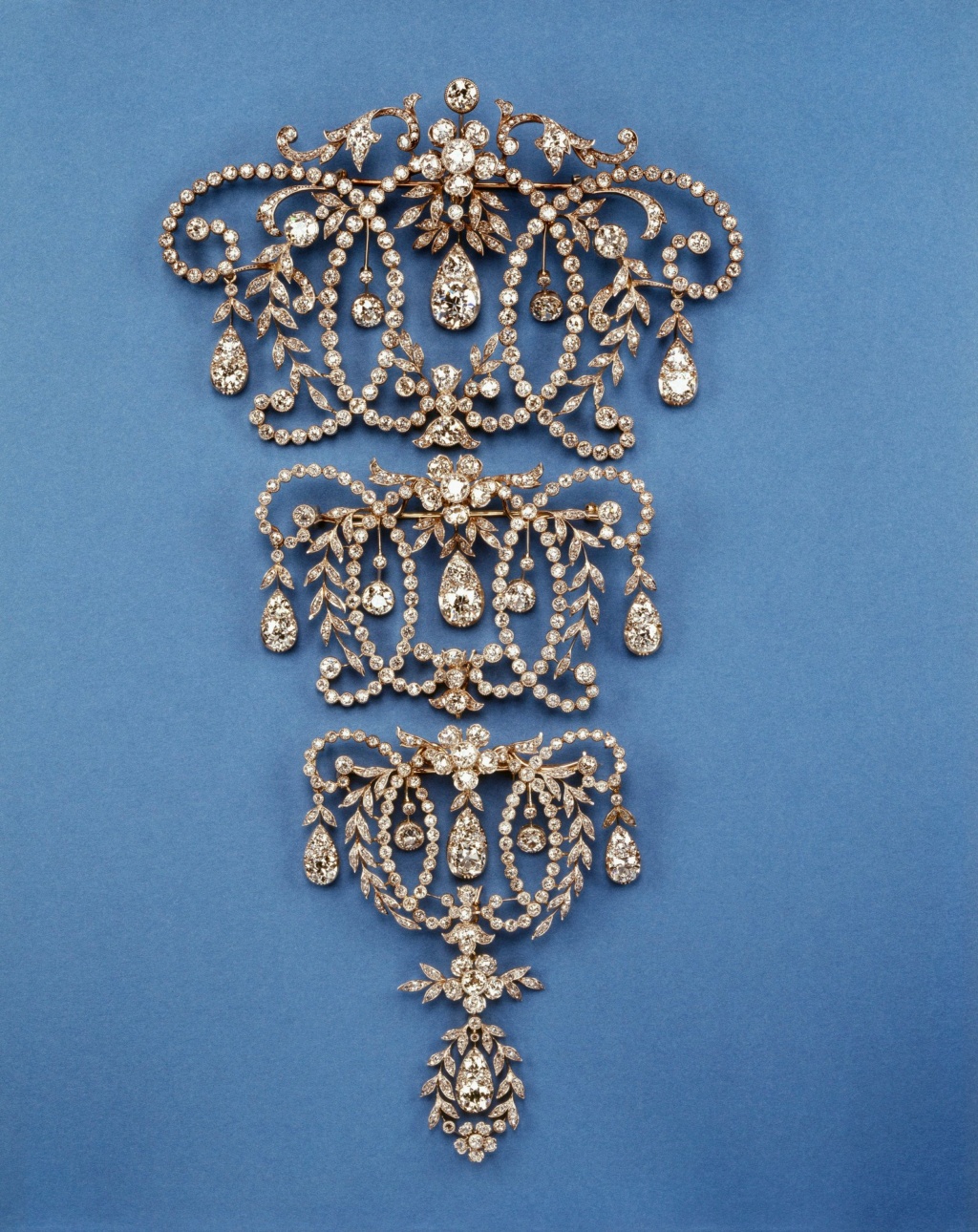 Robes du XVIIIe siècle : pièces d'estomac, pièces de corps et parures du grand corps.  58065610