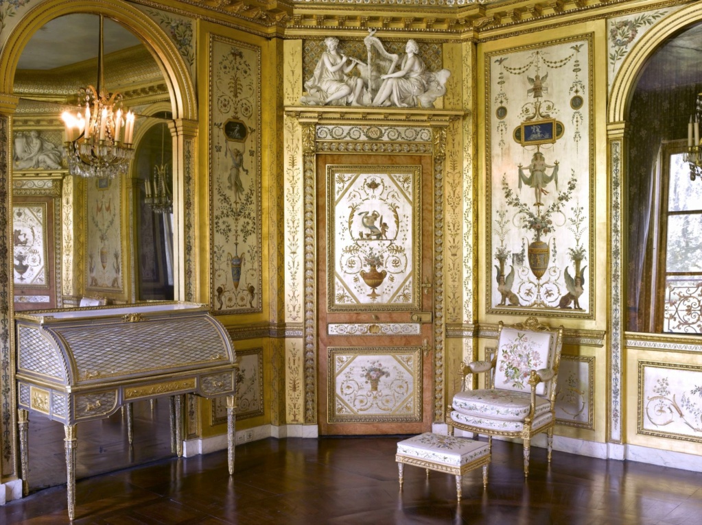 Le boudoir d'argent de Marie-Antoinette au château de Fontainebleau  - Page 2 611bc911