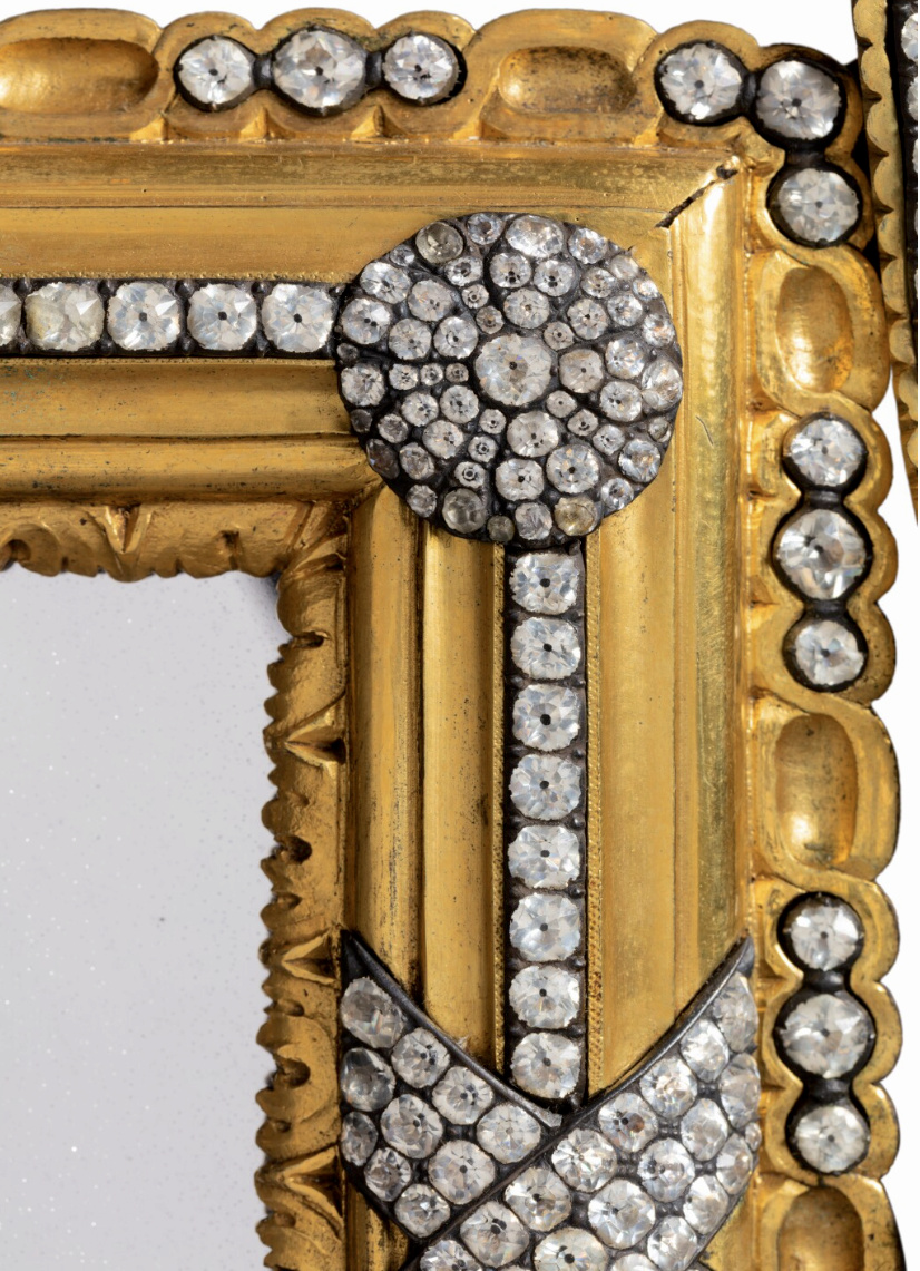 Miroirs en bronze doré et pierres du Rhin offerts par l'impératrice Marie-Thérèse à Marie-Antoinette ?  Capt1078